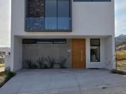 Casa nueva en coto Albazur en renta