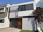 Casa nueva en coto Los Almendros, Zapopan