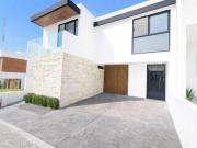 Casa Nueva en exclusivo fraccionamiento con doble...