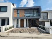 Casa nueva en Fraccionamiento Paseo del parque Tres...