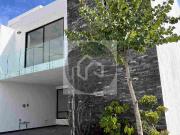 Casa nueva en Lomas de Angelópolis Cascatta Cluster con...