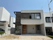 CASA NUEVA EN LOS ROBLES RESIDENCIAL, ZAPOPAN, 4...