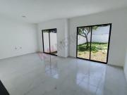 Casa nueva en pre venta con amplio patio y terreno de...