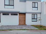 CASA NUEVA EN RENTA EL REFUGIO