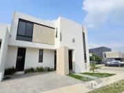 Casa nueva en residencial Zona country