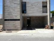 Casa nueva en Santa Bárbara, gran diseño y ubicación