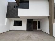 Casa Nueva en Sierra Nogal con 4 Rec?maras con Ba?o, una de