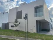 Casa Nueva en Solares con Roof Garden y Acabados de Lujo