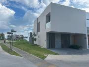 Casa Nueva en Solares con Roof Garden y Acabados de Lujo