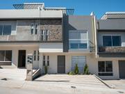 CASA NUEVA EN TARRALTA RESIDENCIAL, COLINAS DE CALIFORNIA