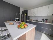 Casa nueva en venta – 3 recámaras, jardín y sala de TV