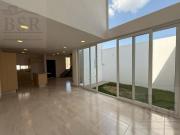 CASA NUEVA EN VENTA A 1.5 KM DE LA COMER DE AV....