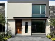 Casa nueva en venta Altozano, Fracc. privado con...