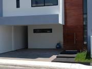 CASA NUEVA EN VENTA, CON ALBERCA, Y TERRAZA VISTA LAGUNA