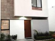 Casa Nueva en Venta con Habitación en P. B. en...
