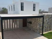 Casa nueva en venta con piscina en Cholul