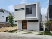 Casa nueva en venta con Roof Garden en Parques Vallarta...