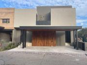 Casa nueva en venta con sistema inteligente en Altozano...