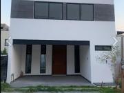 CASA NUEVA EN VENTA COTO CARRARA CAPITAL NORTE