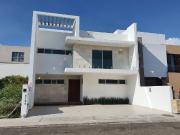 CASA NUEVA EN VENTA DE 3 NIVELES EN LOMAS DE JURIQUILLA...