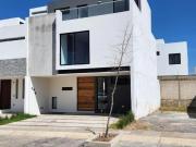 Casa nueva en venta de 5 recamaras en Solares...