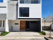 Casa nueva en venta de 5 recamaras en Solares...