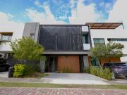 CASA NUEVA EN VENTA DENTRO DE COTO, BOSQUES VALLARTA,...