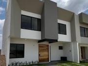 Casa nueva en venta dentro de Coto Egipcio en Valle Imperial