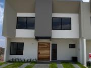 Casa nueva en venta dentro de Coto Egipcio en Valle Imperial
