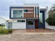 Casa Nueva en Venta dentro de Coto en Jardín Real