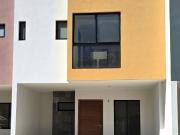 Casa nueva en venta dentro de coto en La Tijera