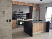 Casa NUEVA en Venta, El Mirador. Rec en PB, family room