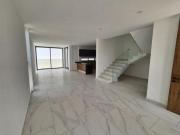 Casa Nueva en Venta en Bosques Vallarta dentro de coto