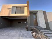 Casa Nueva en Venta en Cañada del Refugio Sur 4 Recamaras