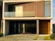 Casa nueva en venta en coto en Valle Imperial