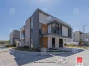 Casa nueva en Venta, en esquina, frente a área verde en...