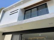 Casa nueva en venta en Fracc. con vigilancia, Calzada de...