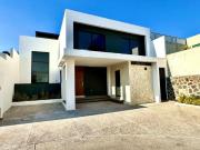 CASA NUEVA EN VENTA en Gran Jardín con recámara...