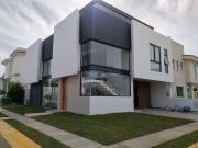 Casa NUEVA en venta en Jardin real COTO 3