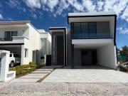 CASA NUEVA EN VENTA EN LA CAMPIÑA DEL BOSQUE CON ALBERCA...