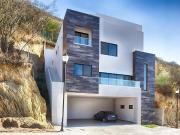 Casa Nueva en Venta en Loma Bonita, Carretera Nacional. N.L