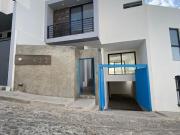 Casa nueva en venta en Loma Dorada Rentada