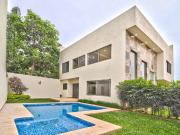 Casa NUEVA en venta en Lomas de Cuernavaca con alberca