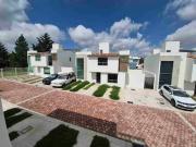 Casa de 3 niveles en venta con roof garden y doble... Casa de 3 niveles en venta con roof garden y doble...