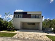 Casa nueva con paneles solares en venta en privada...
