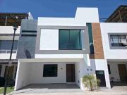 Casa Nueva en Venta en Puebla por Plaza San Diego y Blvd...