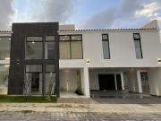 Casa nueva en venta en Residencial Vistalagua