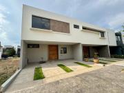 Casa NUEVA en VENTA en Solares coto Altanza