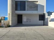 Casa nueva en venta al Norte de la ciudad en St. Ángelo...