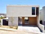 CASA NUEVA EN VENTA en Zanda Residencial, diseño...